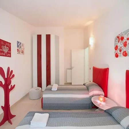 Spacious With Pool