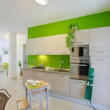 Spacious With Pool *