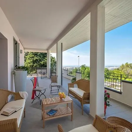 Spacious With Pool Vila