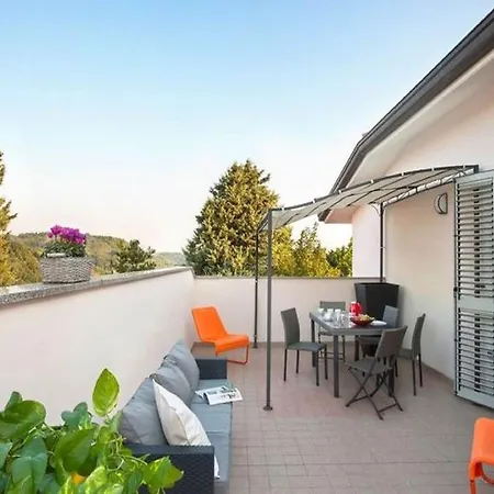 Spacious With Pool Vila Tavullia