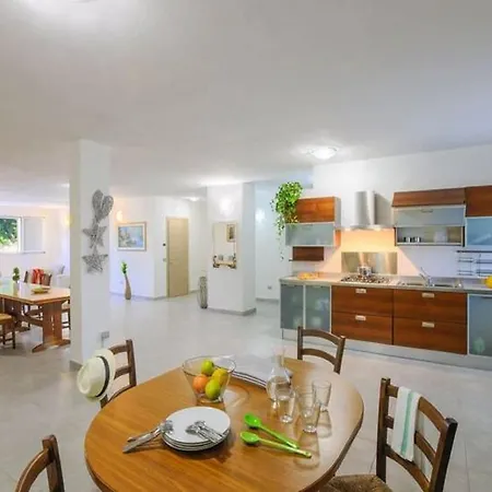 别墅 Spacious With Pool 塔武利亚