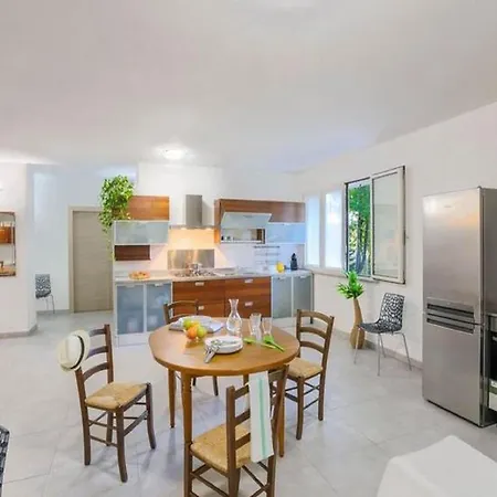 Spacious With Pool *