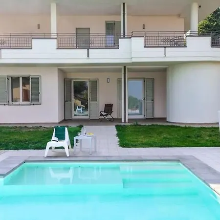 Spacious With Pool Vila *