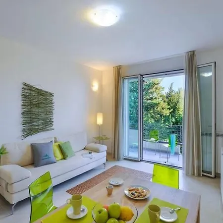 Spacious With Pool 别墅 *