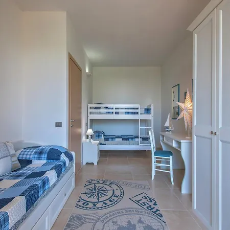 Spacious With Pool 塔武利亚