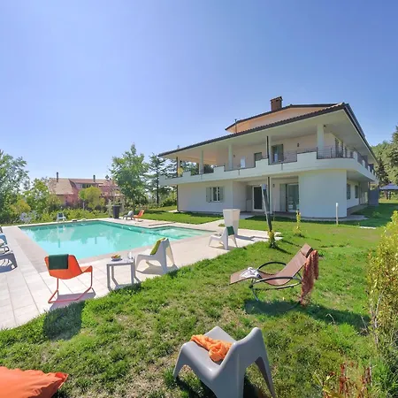 Villa Spacious With Pool *