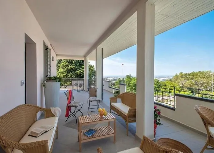 Spacious With Pool Villa