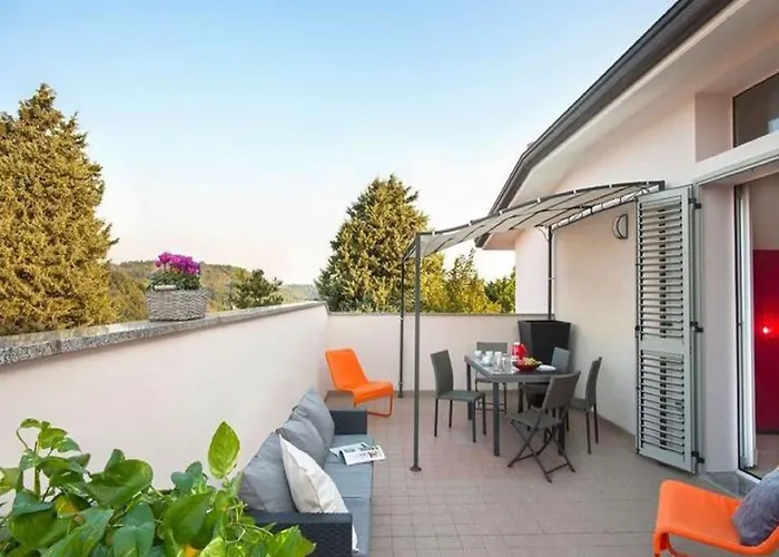 Spacious With Pool Villa Tavullia