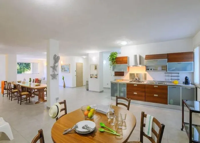 Villa Spacious With Pool Tavullia