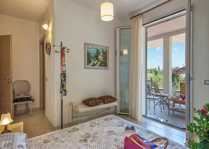 Spacious With Pool Tavullia