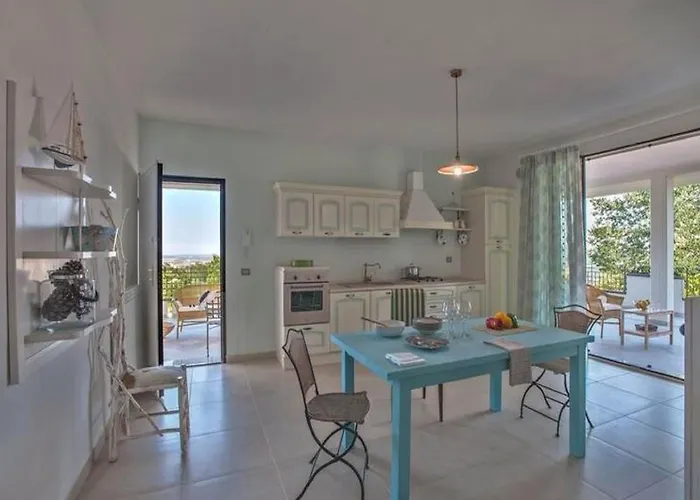 Spacious With Pool Tavullia